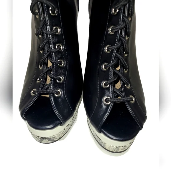 AKIRA Azalea Wang Thinking Out Loud Chunky Heel Bootie Black Size 8.5 New - Picture 5 of 9